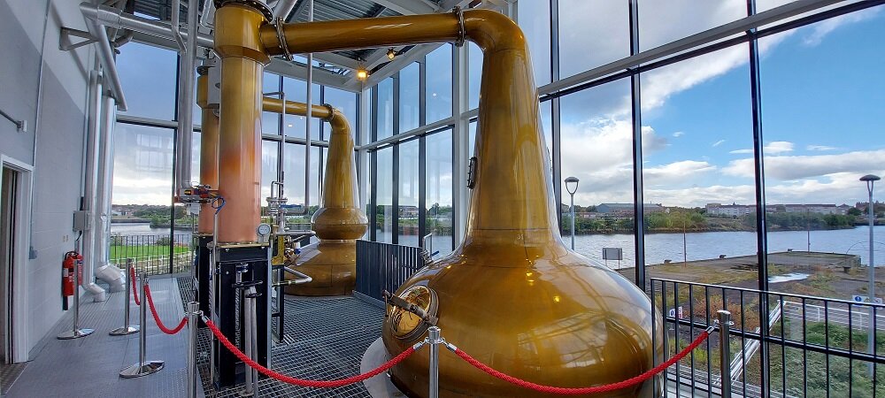 CLydeside Distillery still room / Перегонные кубы винокурни Клайдсайд